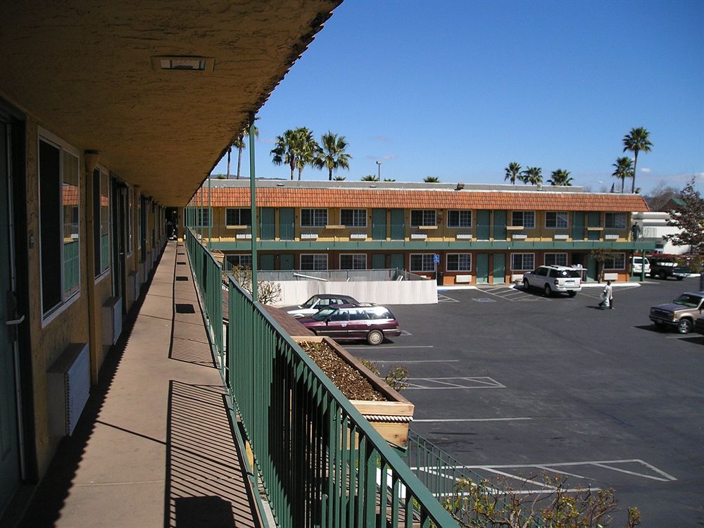 Gilroy Inn Dış mekan fotoğraf